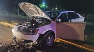 Conductora perdió el control y chocó con camellón central