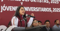 Entrega Tonantzin Fernández becas a jóvenes estudiantes y deportistas de San Pedro Cholula