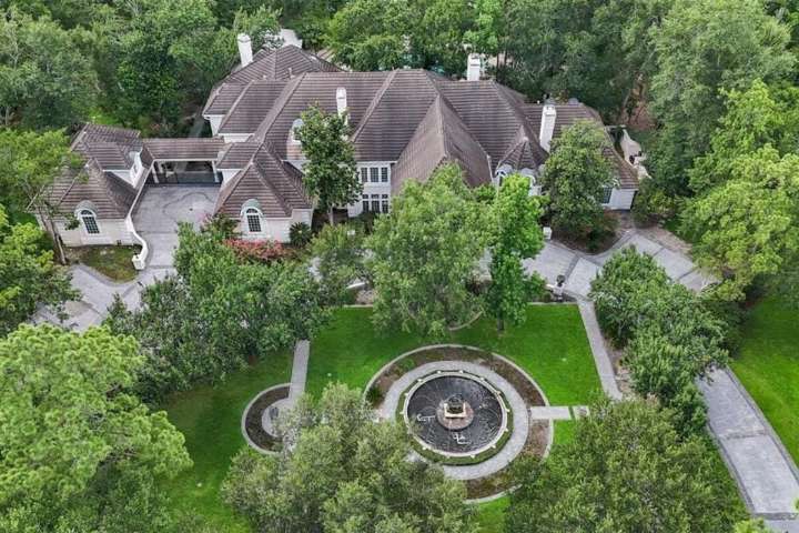 Stunning Homes In The Woodlands That Are a World Of Their Own