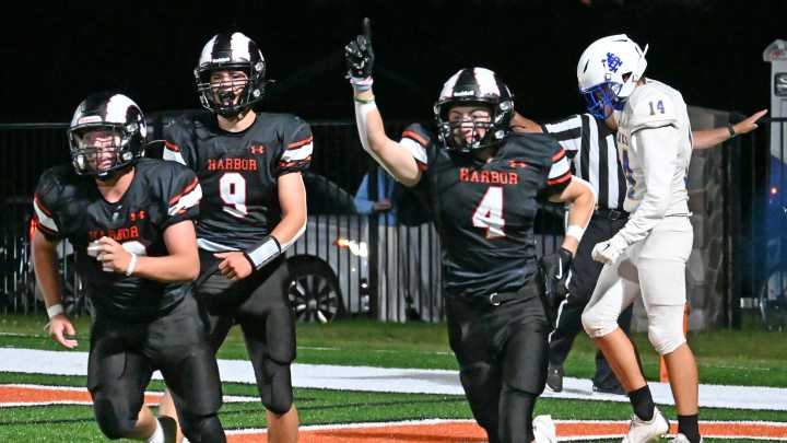 Harbor football ends 26-game losing skid: 'I am so proud of this team'