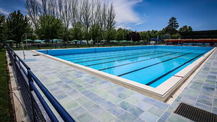El Casino denuncia ante la Policía la aparición reiterada de heces en su piscina