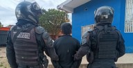 Lo atraparon "in fraganti": Detienen a un hombre cuando salía de robar en una escuela