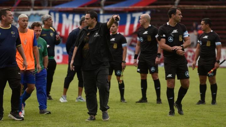 El guardaespaldas de los árbitros en los estadios rosarinos que alguna vez soñó con ser futbolista