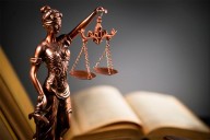 Autoridad de Bolivia considera “política” disposición judicial