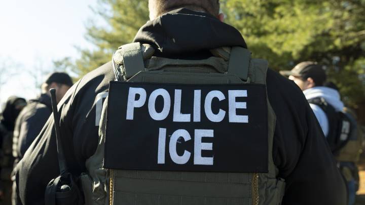Federal immigration agent fires shots at car in San Bernardino