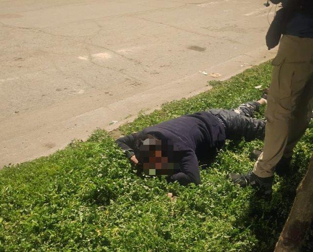 Sorprenden a sujeto robando cables de cobre desde alumbrado público de San Fernando