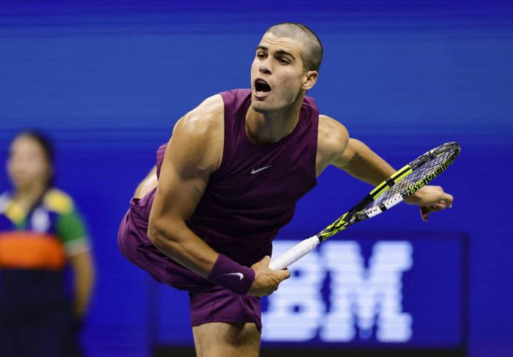 Carlos Alcaraz Faces Worrying Signs as Injury Concerns Loom at US Open During his third-round match at the US Open, Carlos Alcaraz faces unexpected setback which could derail his title bid. Vatsal Sha