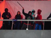 Escala la tensión en Chile: barras de la U organizaron un escrache frente a la embajada argentina, pero eliminaron el posteo