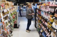 Lentamente continúa el pase a precios de la suba del dólar