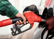 Conductores de esta zona de Estados Unidos se enfrentan a multas de 100 dólares solo por llenar sus tanques en las gasolineras