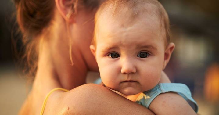 Mum gobsmacked as 'kind' strangers offer to hold baby then she realises who they are