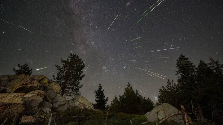 Llegan las perseidas: el mejor plan astronómico para una noche de verano... con permiso de la Luna