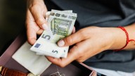 Cómo ahorrar si se cobra menos de dos mil euros al mes: "Como experta recomiendo seguir cuatro reglas"
