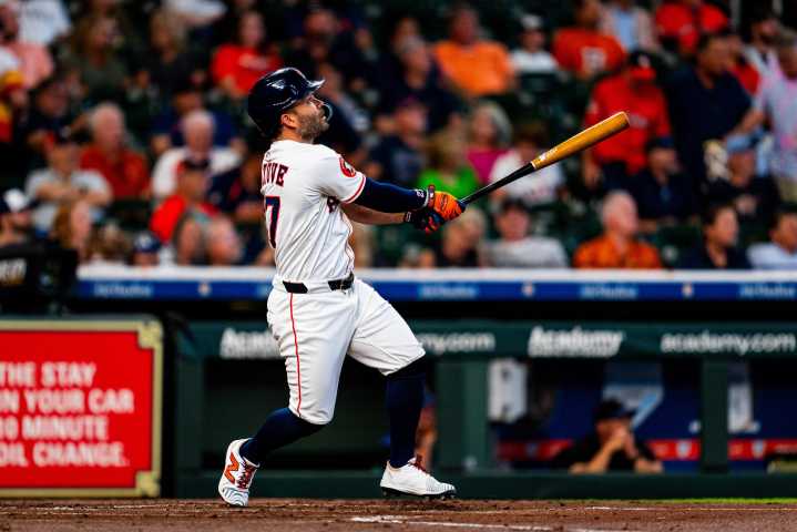 José Altuve castigó a los Rockies con un batazo de otro planeta (Video)