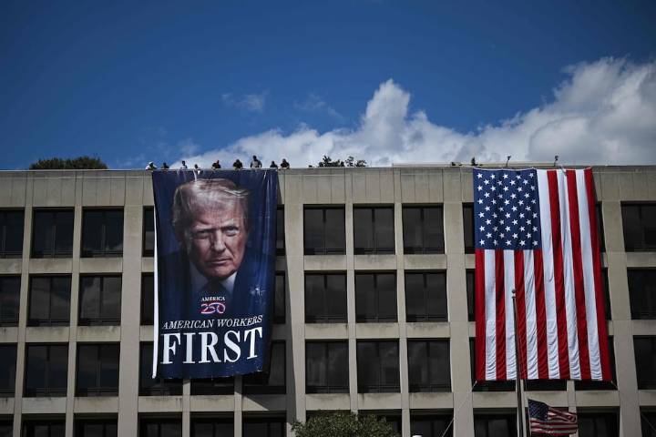Nuevas normas: Donald Trump busca limitar estadía de estudiantes y periodistas