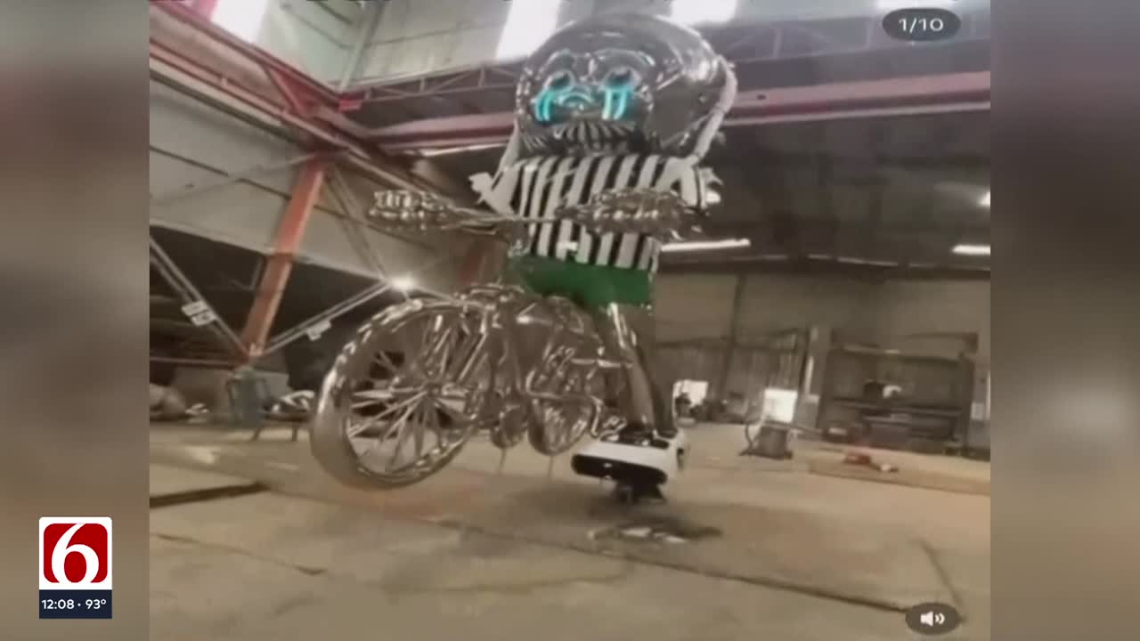 Artist shares sneak peek of 20-foot Cry Baby Hill Route 66 statue