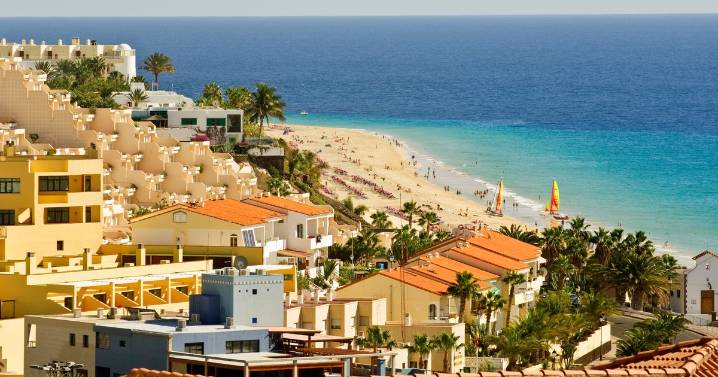 Brit girl, 5, dies after being pulled from swimming pool on family holiday in Spain
