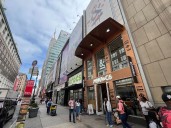 Man slashes Midtown coffee shop worker, 50, in neck, charged with attempted murder