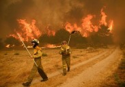 España afronta su gran fiesta de agosto con la respiración contenida por los incendios