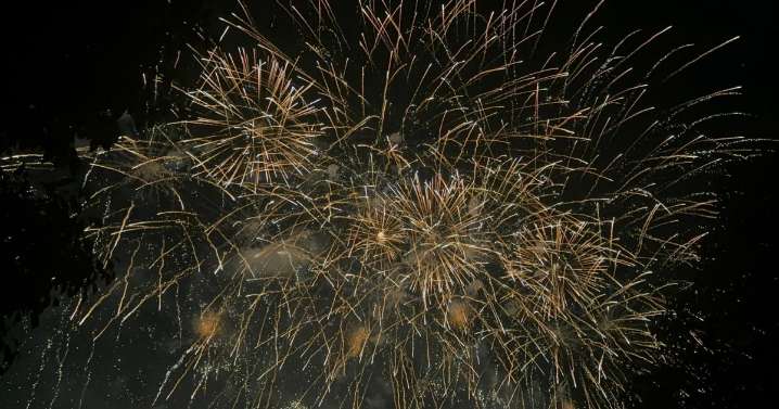 La hija de una dirigente del PSOE en Orense lanza fuegos artificiales en su boda en plena ola de incendios