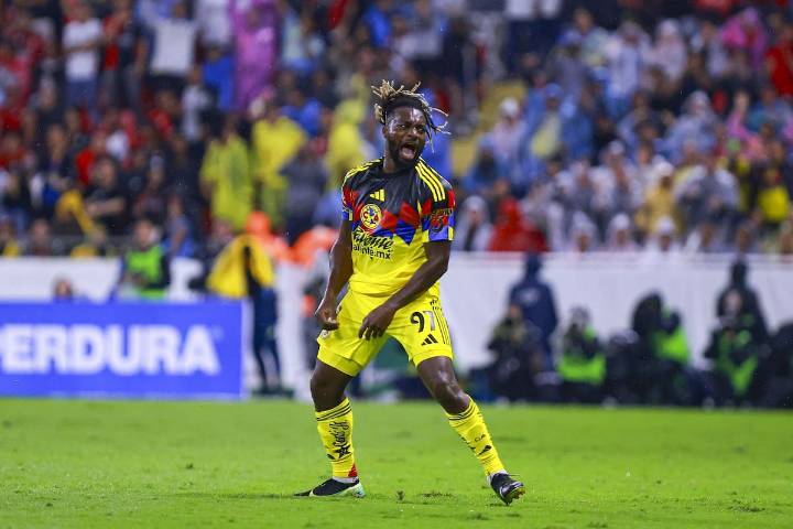 Saint-Maximin se burla de aficionado de Cruz Azul tras anotar su primer gol con el América