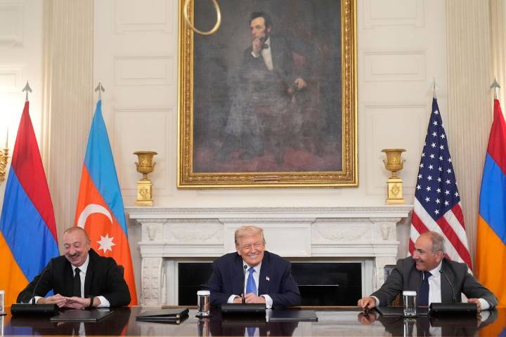 Asegura Trump haber reconciliado "para siempre" a Armenia y Azerbaiyán