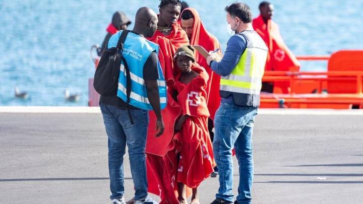 Los primeros traslados de menores migrantes a la Península comenzarán el lunes