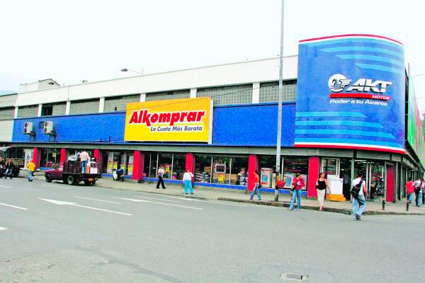 Popular cadena de retail colombiana anunció la apertura de vacantes para temporada de fin de año, ¿cómo postularse?