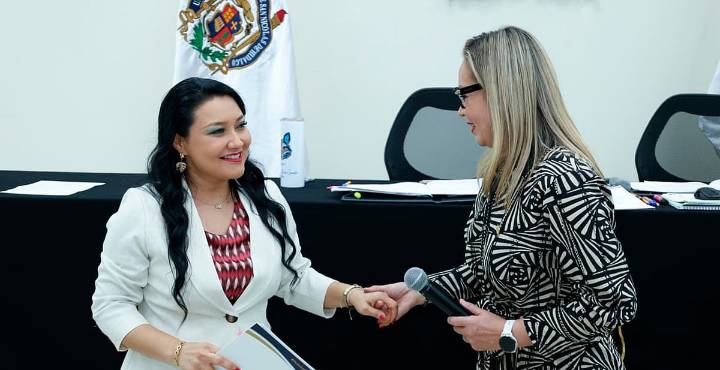 La doctora Karla Fernández Chávez, nueva directora de la Facultad de Odontología