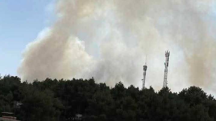 Interrumpida la línea de tren entre Ávila y Madrid por el incendio de San Bartolomé de Pinares, próximo a la vía