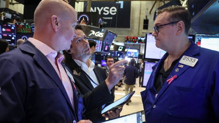 Wall Street cerró en rojo a la espera de datos clave de inflación en EEUU