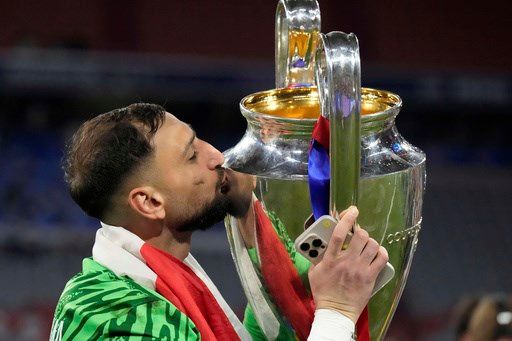 Goalkeeper Donnarumma announces he is leaving PSG after being left out of UEFA Super Cup match