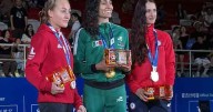 Laura Burgos logra el oro en muaythai
