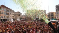 Guijuelo enciende sus fiestas con un multitudinario chupinazo y más de 5.500 personas en la Plaza Mayor