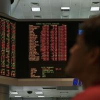 Asian markets waver to start key week for trade, US data