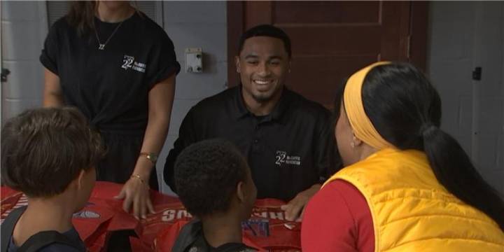 Chiefs’ Trent McDuffie surprises kids, donates school supplies