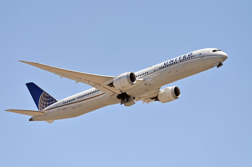 United Airlines flight makes emergency landing at Dulles after pilot declares mayday