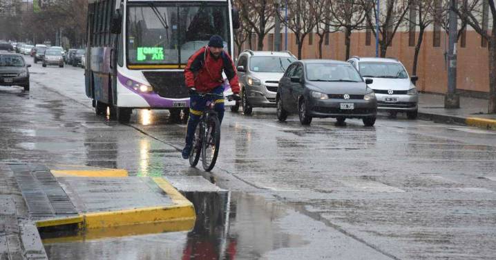 Tormenta de Santa Rosa: fuertes lluvias, rayos y ráfagas azotarán Neuquén y Río Negro este sábado