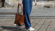 El bolso que seguirá siendo tendencia en otoño 2025 porque combina lujo y funcionalidad y es perfecto para el día a día