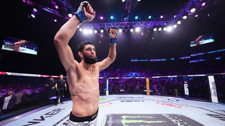 UFC 319 odds, props, predictions, fight card: Du Plessis vs. Chimaev picks, best bets by proven MMA expert