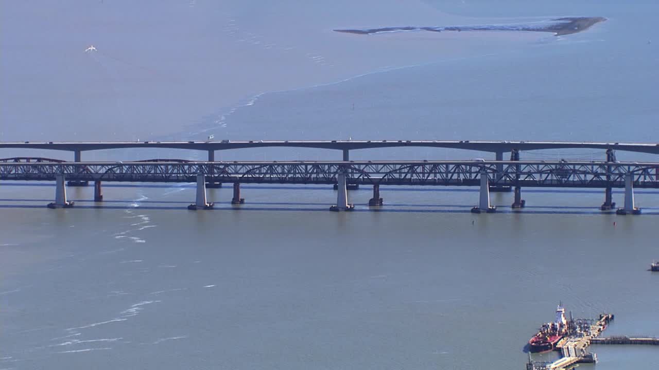 Motorcyclist killed after colliding with semi-truck on Benicia Bridge, CHP says