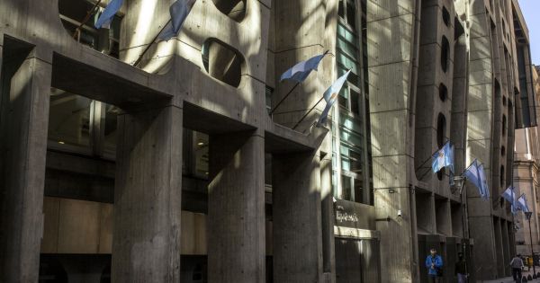 La guerra del encaje no tiene quien la escriba pero las balas de las tasas dejan heridos
