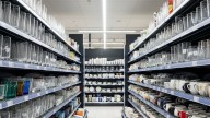 Supermercados liquidan vasos y copas desde $999 y hasta 62% de descuento