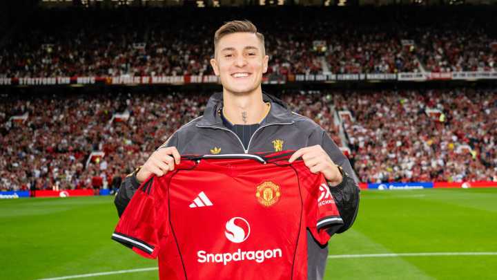Manchester United appear to leak Benjamin Sesko's number as new star changes shirt for friendly