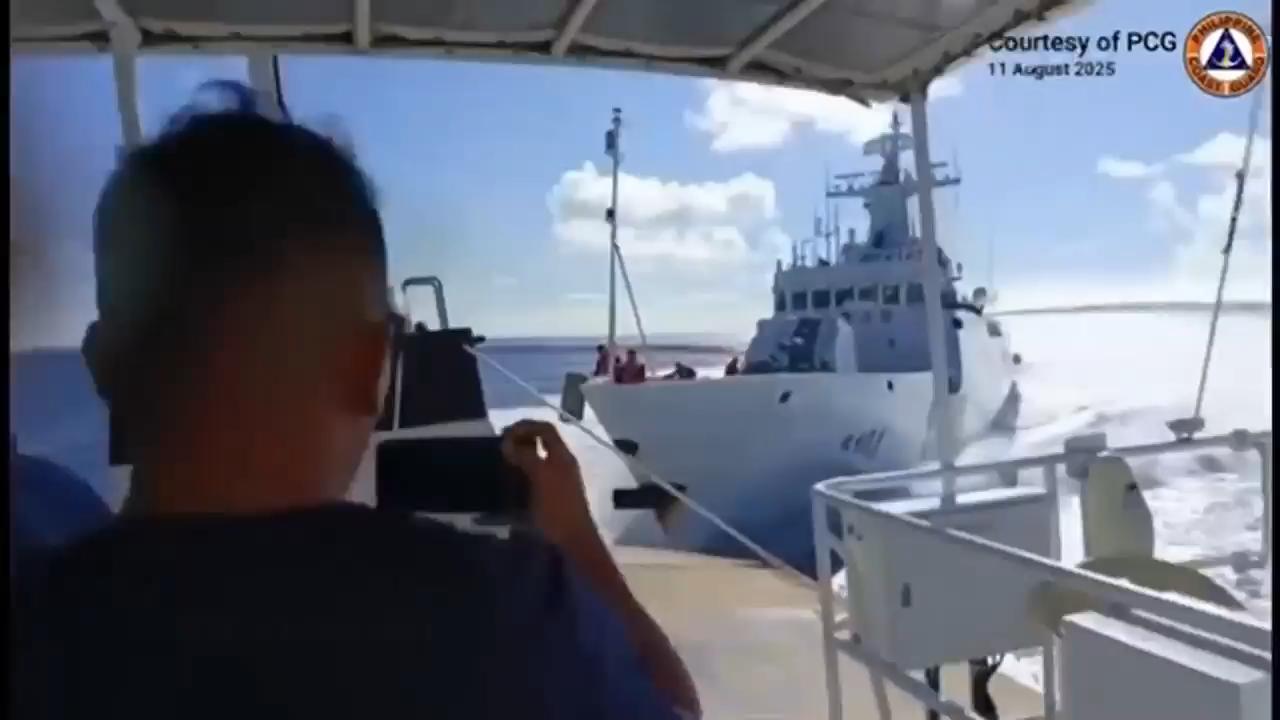 Chinese Coast Guard and Navy ships collide during blocking maneuvers against Philippine vessel