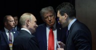 La Administración de Trump olvida documentos confidenciales de la cumbre en el hotel de Alaska