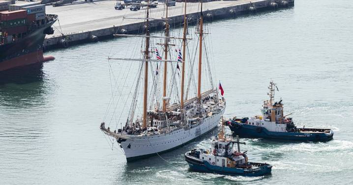 Orgullo nacional: noticiero cubre en vivo la llegada de la Esmeralda chilena a Sidney