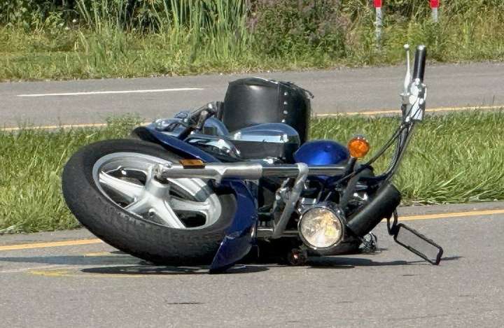 Motorcyclist injured in Warren Township crash