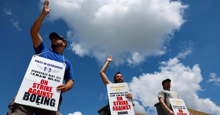 Boeing, union negotiations on pause until after Labor Day