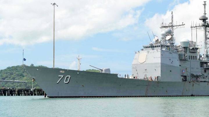 EE.UU. despliega otro buque de guerra frente a Venezuela